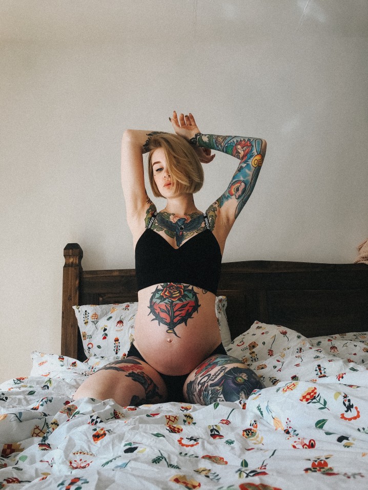 femme enceinte tatouée
